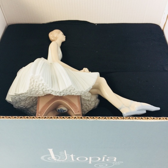 LLADRO Porcelain figurine ‘Refinement’ Utopia Collection - Picture 8 of 8